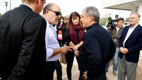 El intendente Quiroga discutió con un vecino durante un acto.