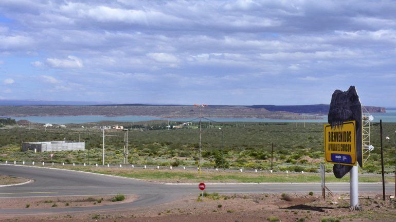 Trabajan para normalizar el servicio de agua en Villa El Chocón