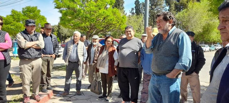 Los productores ya se manifestaron semanas atrás por este mismo tema: la falta de agua para poder producir eficientemente. Los productores ya se manifestaron semanas atrás por este mismo tema: la falta de agua para poder producir eficientemente.