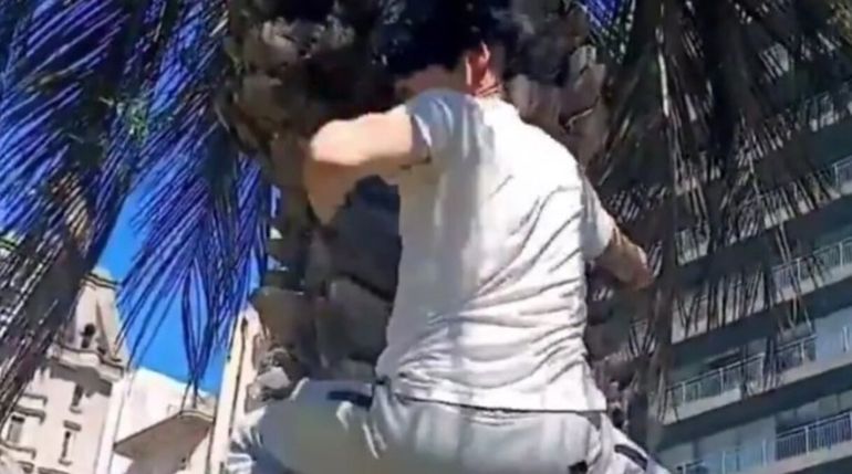 Un participante de 38 años se presentó como therian y llamó la atención en plena concentración.