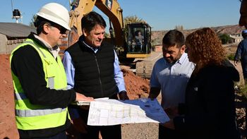 El intendente realizó un recorrido por la obra. El intendente realizó un recorrido por la obra.