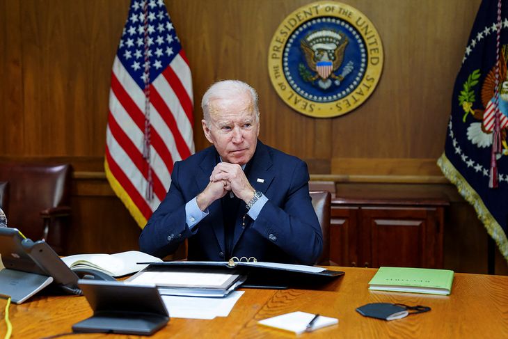 El presidente de Estados Unidos, Joe Biden, habla por teléfono con el de Rusia, Vladimir Putin, sobre una posible invasión rusa de Ucrania, mientras Biden pasa el fin de semana en el retiro