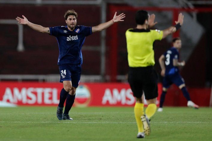 Lluvia de memes por la actuación del VAR en el triunfo de River