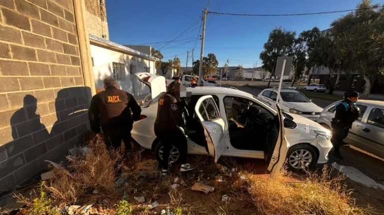 El Fiat Cronos que presuntamente usaba Levian fue identificado por la Policía de Comodoro Rivadavia. El Fiat Cronos que presuntamente usaba Levian fue identificado por la Policía de Comodoro Rivadavia.