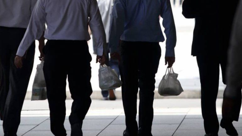 El hombre de 64 años es empleado de la oficina de Obras Sanitarias de la ciudad de Kobe. Su mal comportamiento se extendió por siete meses.