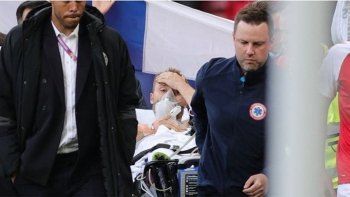 la primera foto del jugador de dinamarca tras el ataque al corazon la primera foto del jugador de dinamarca tras el ataque al corazon