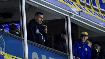 Riquelme, presente en La Bombonera, fue culpado por el presente de Boca.