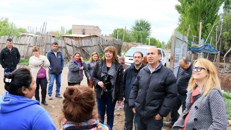 Bermúdez se reunió con los vecinos para buscar una salida.