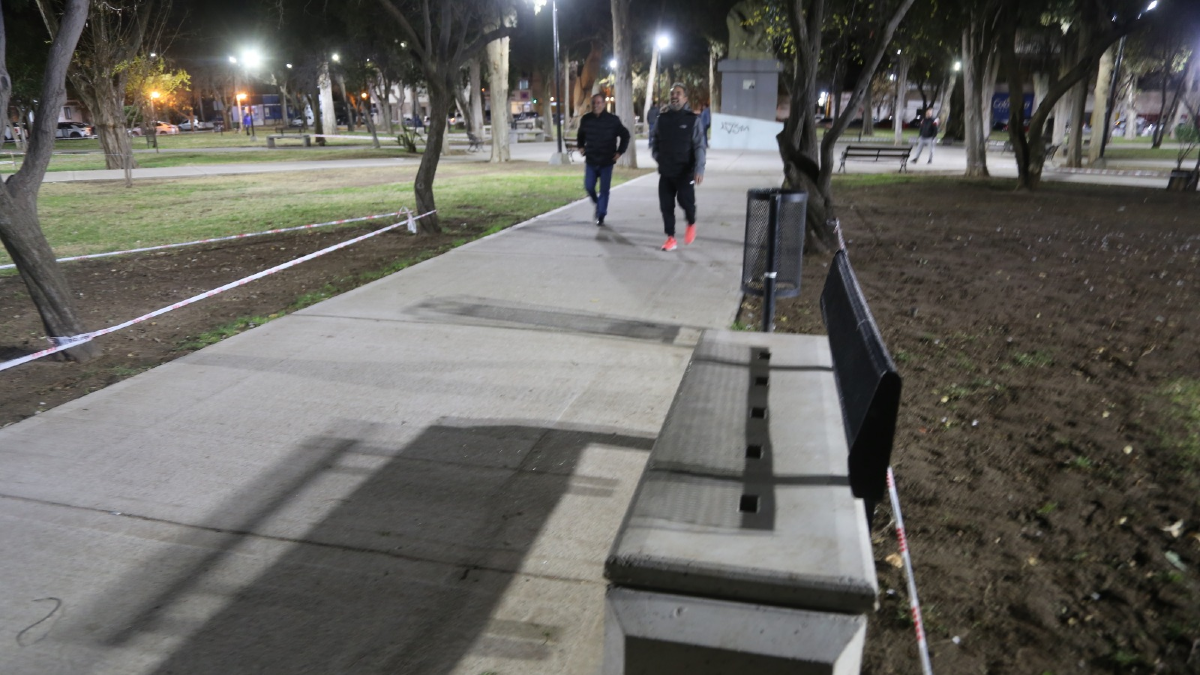 Ya se incorporaron 330 luminarias en todos los parques de la ciudad  thumbnail
