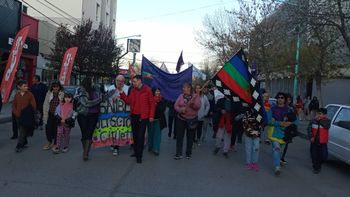En la movilización de la Asamblea Multisectorial participaron afiliados a sindicatos y adherentes a organizaciones sociales y de derechos humanos, partidos políticos, universitarios, un buen número de jubilados y vecinos independientes. En la movilización de la Asamblea Multisectorial participaron afiliados a sindicatos y adherentes a organizaciones sociales y de derechos humanos, partidos políticos, universitarios, un buen número de jubilados y vecinos independientes.