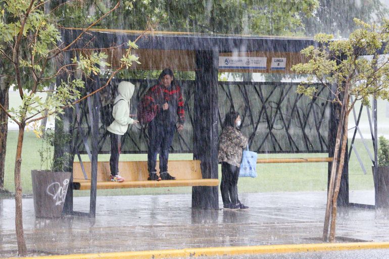 La Municipalidad cambió recorridos de colectivos por la tormenta