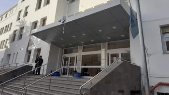 El Hospital Regional de Comodoro Rivadavia es el que tiene más demanda de pacientes chilenos. El Hospital Regional de Comodoro Rivadavia es el que tiene más demanda de pacientes chilenos.