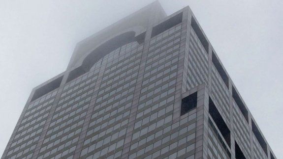 Un helicóptero se estrelló contra un rascacielos en Nueva York