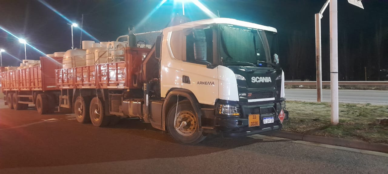 Se trata de un camión perteneciente a la empresa Arkema, que produce mercaptano para otras empresas como YPF y Camuzzi. Se trata de un camión perteneciente a la empresa Arkema, que produce mercaptano para otras empresas como YPF y Camuzzi.