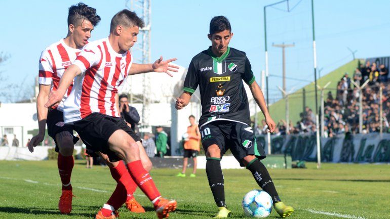 El Rojo le jugó de igual a igual al Tricolor pero cayó por la mínima.