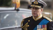 abuso sexual: el principe andres pierde titulos militares y patrocinios