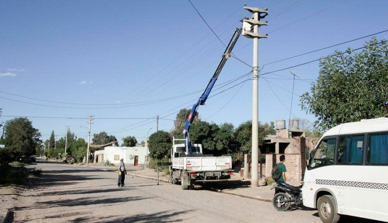 Volvió la luz en Centenario tras la falla en una estación transformadora