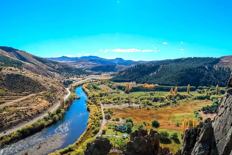 Aluminé: rafting, gastronomía, gin,truchas y paseos