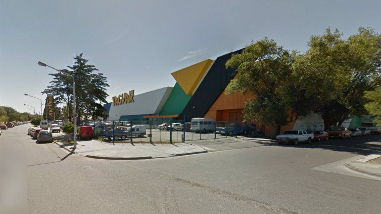 Salvaje ataque de motochorros a una mujer para robarle la cartera