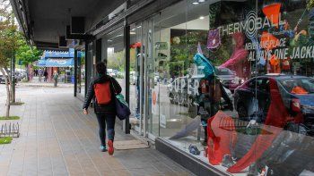 una nueva caida de las ventas hunde mas al comercio una nueva caida de las ventas hunde mas al comercio