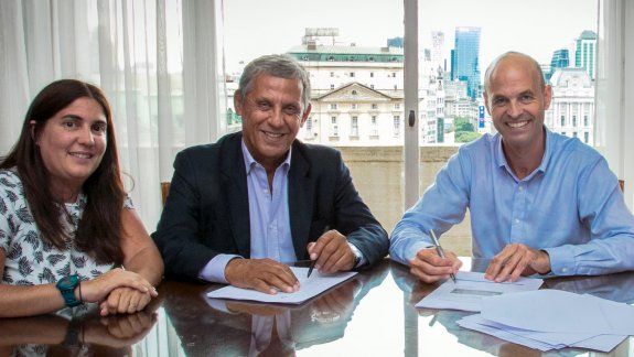 Se firmó el convenio para la construcción del Metrobus