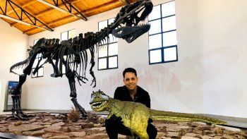 ¡Increíble! El Chocón expone una réplica de dinosaurio realizada en chocolate