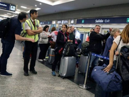 La medida de fuerza se da en rechazo a la reforma laboral que será tratada en Diputados. La medida de fuerza se da en rechazo a la reforma laboral que será tratada en Diputados.