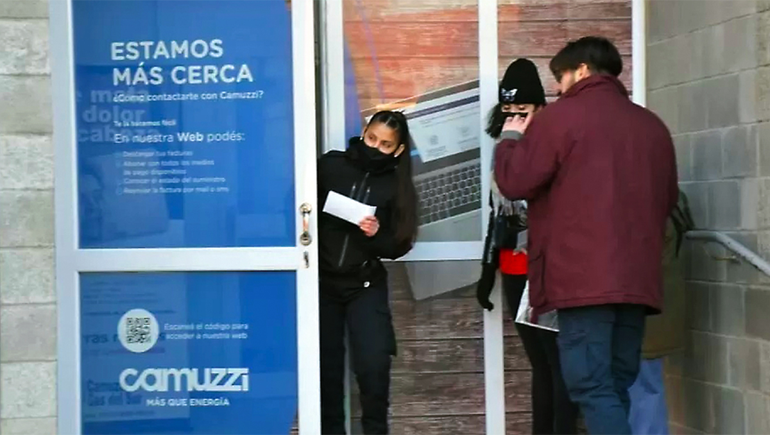 Intiman a Camuzzi para que la atención presencial sea diaria