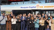gaido y figueroa lanzaron dos nuevos buses turisticos para potenciar la modernizacion: como seran los recorridos gaido y figueroa lanzaron dos nuevos buses turisticos para potenciar la modernizacion: como seran los recorridos