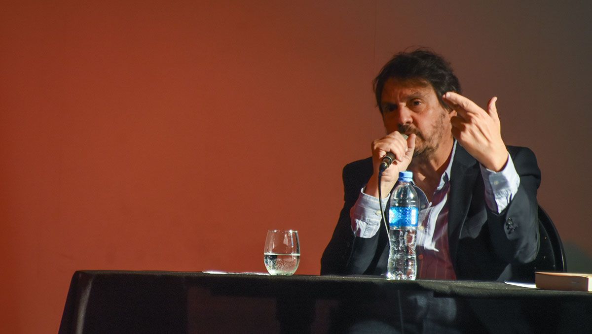 Pigna presentará Mujeres tenían que ser en la Legislatura neuquina