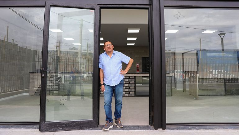 “Amo lo que hago, me encanta, me gusta satisfacer al cliente y que el cliente se vaya conforme” concluyó Carlos. “Amo lo que hago, me encanta, me gusta satisfacer al cliente y que el cliente se vaya conforme” concluyó Carlos.