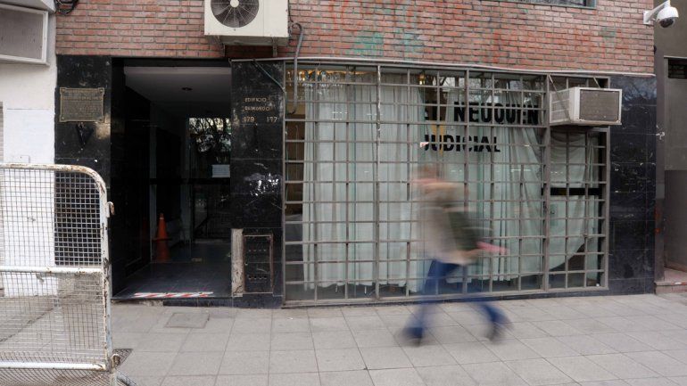 Ahora 22 para una pareja que estafó a cuatro comerciantes