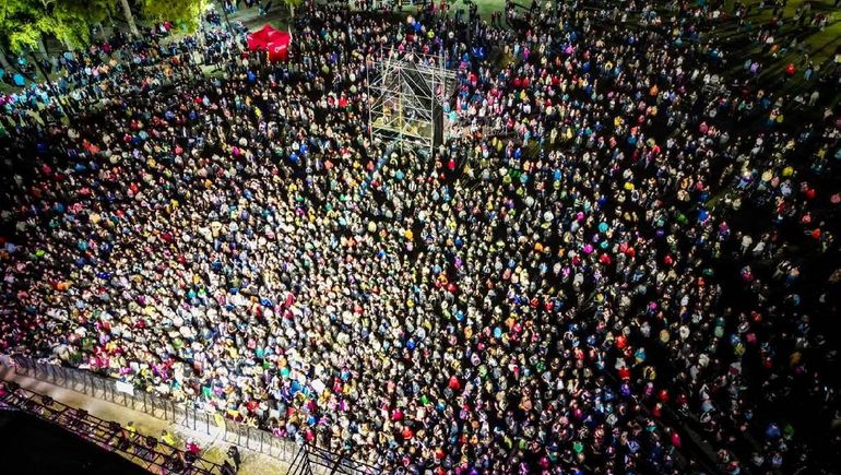 Más de 25 mil personas vibraron son un show de alto impacto de Lázaro Caballero.