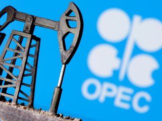 FOTO DE ARCHIVO: Una bomba de petróleo impresa en 3D se ve delante del logotipo de la OPEP en esta imagen de ilustración, el 14 de abril de 2020. REUTERS/Dado Ruvic