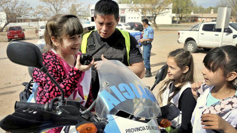 Jornada de integración entre la Policía y alumnos de Rincón de los Sauces