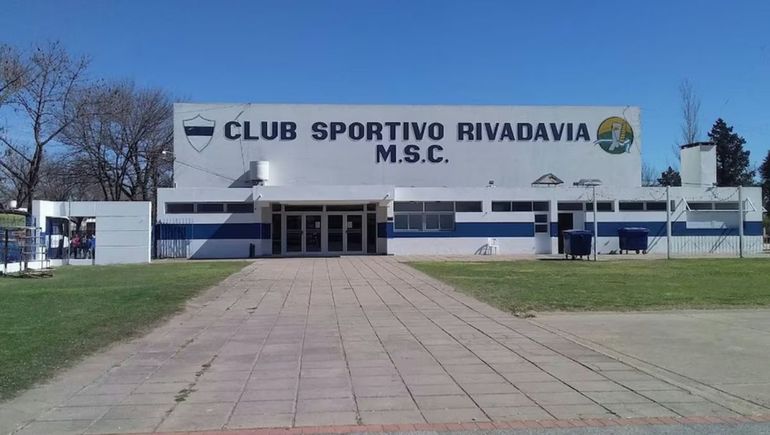 Tragedia en Santa Fe: una nena de dos años murió al caerle encima la reja de un portón en el Club Sportivo Rivadavia de San Genaro. Tragedia en Santa Fe: una nena de dos años murió al caerle encima la reja de un portón en el Club Sportivo Rivadavia de San Genaro.