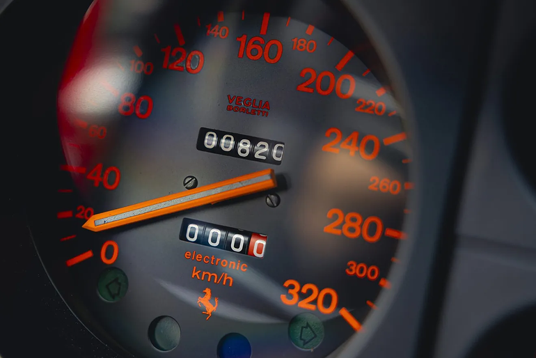 El odómetro no miente: apenas 820 kilómetros lleva recorridos esta Ferrari 512 BB de 1981 (fotos: CarJager) El odómetro no miente: apenas 820 kilómetros lleva recorridos esta Ferrari 512 BB de 1981 (fotos: CarJager)