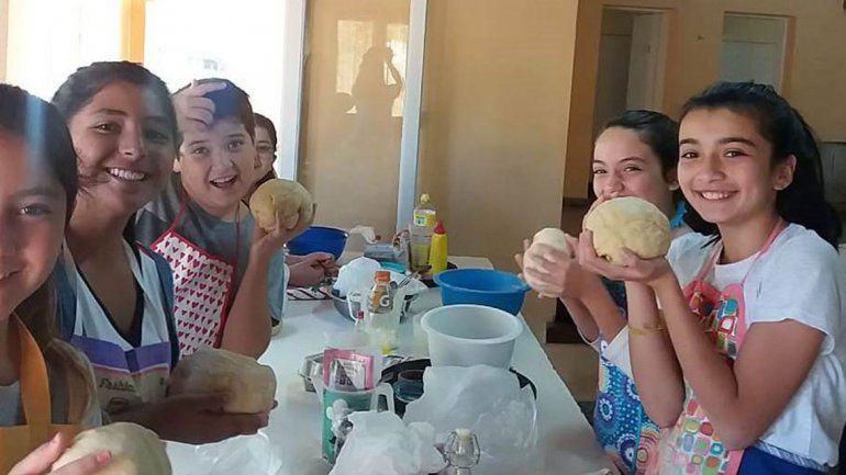 El taller Cocina Kids la rompió entre los niños de Las Lajas