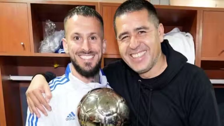 Así fue la charla final de Darío Benedetto y Riquelme para irse de Boca