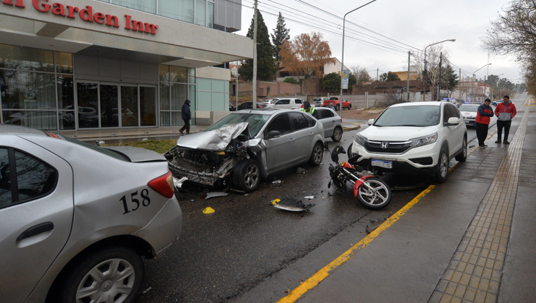 Violento choque en cadena en Avenida Argentina