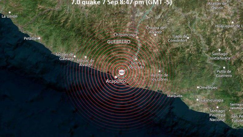 Un sismo de 7,1 grados sacudió México y miles de civiles buscan refugio