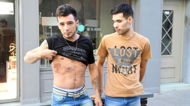 Policías detenidos por torturar a una joven pareja gay
