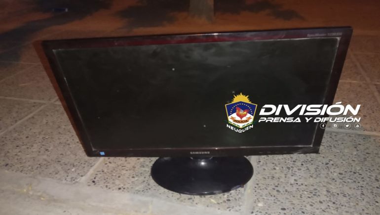 Sospechoso atacó violentamente a efectivos policiales