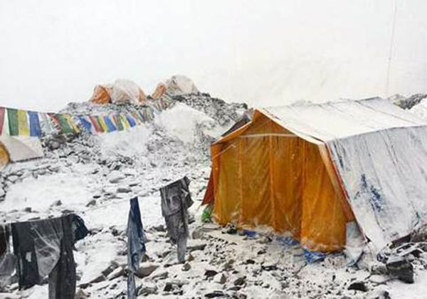 Unos 18 montañistas murieron por las avalanchas en el Everest