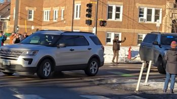 Pretti enfrenta a los agentes del ICE, días antes de su asesinato, según refleja uno de los videos que trascendieron recientemente. Pretti enfrenta a los agentes del ICE, días antes de su asesinato, según refleja uno de los videos que trascendieron recientemente.