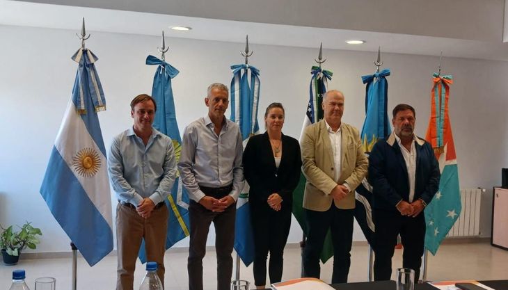 El secretaria de Agricultura de la Nación Sergio Iraeta en su última reunión con funcionarios de la Patagonia, a fines de febrero de este año, no anticipó está jugada de Nación. El secretaria de Agricultura de la Nación Sergio Iraeta en su última reunión con funcionarios de la Patagonia, a fines de febrero de este año, no anticipó está jugada de Nación.