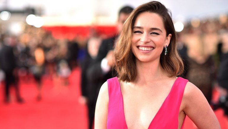Series de superhéroes: su nueva tira con Emilia Clarke