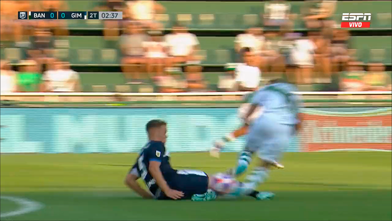 La patada de un juvenil que destapó una historia de violencia en el futbol argentino