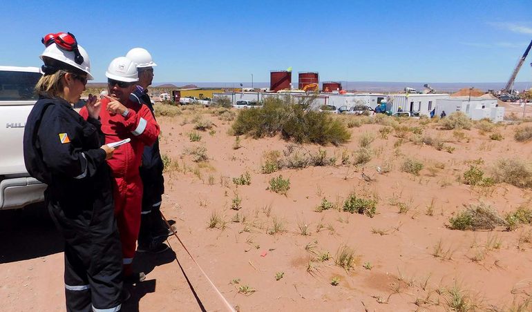 Locación de Exxon, en Bajo del Choique. Locación de Exxon, en Bajo del Choique.