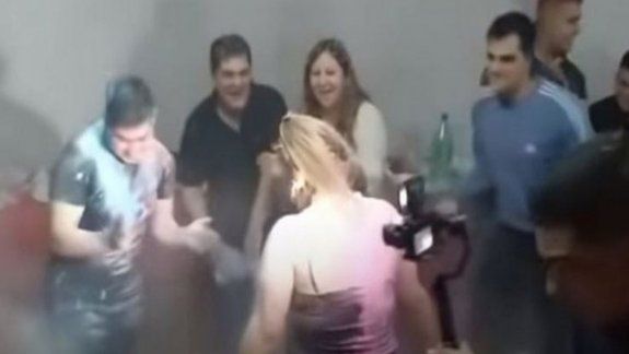 Funcionaria violó la cuarentena para hacerle una fiesta a sus hijos